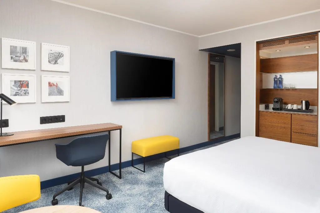 DOUBLE EXECUTIVE KING BED Room, Hilton Barcelona, Barcelona
