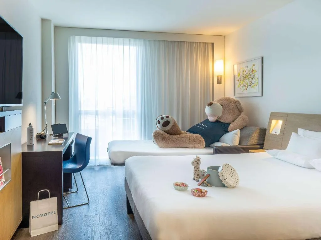 DOUBLE SUPERIOR Room, Novotel Barcelona City, Barcelona