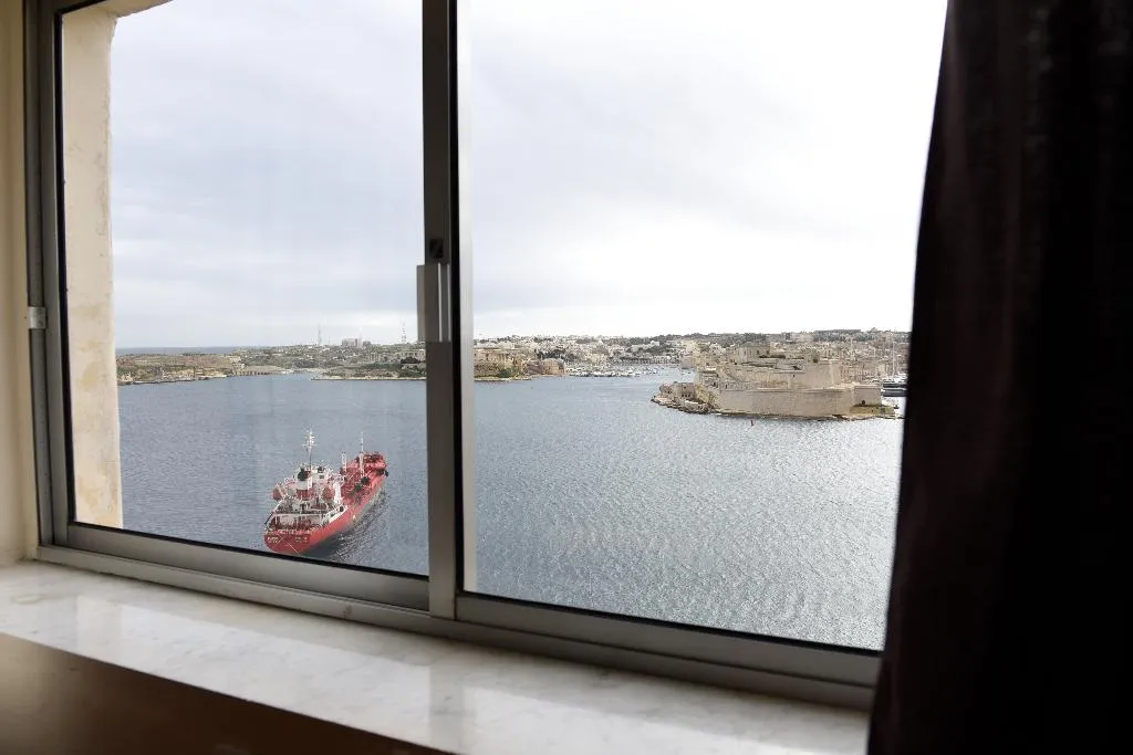 SINGLE SEA VIEW Room, British Hotel, Malta