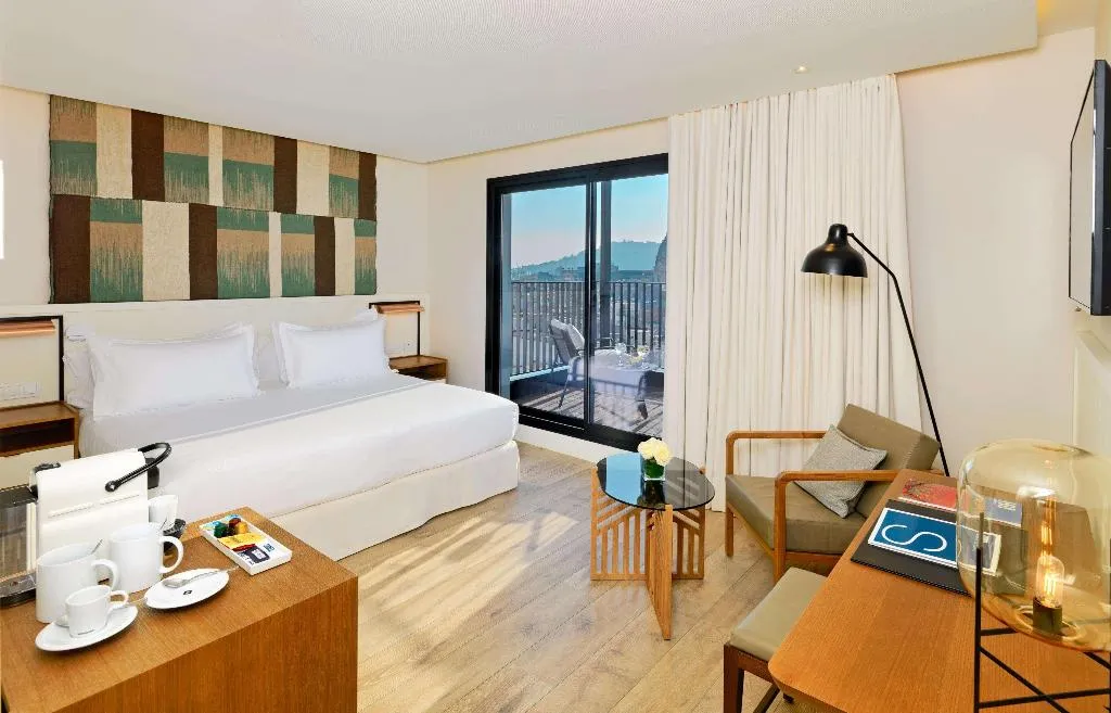 JUNIOR SUITE WITH TERRACE Room, H10 Cubik, Barcelona