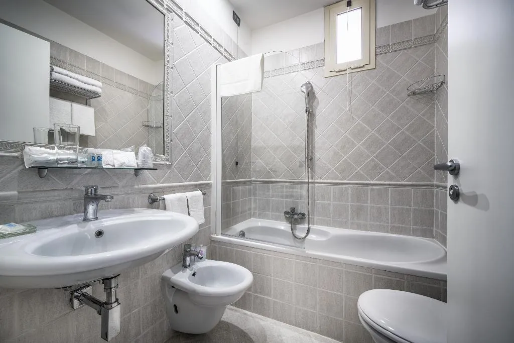 DOUBLE SUPERIOR Room, Hotel Varese, Rome
