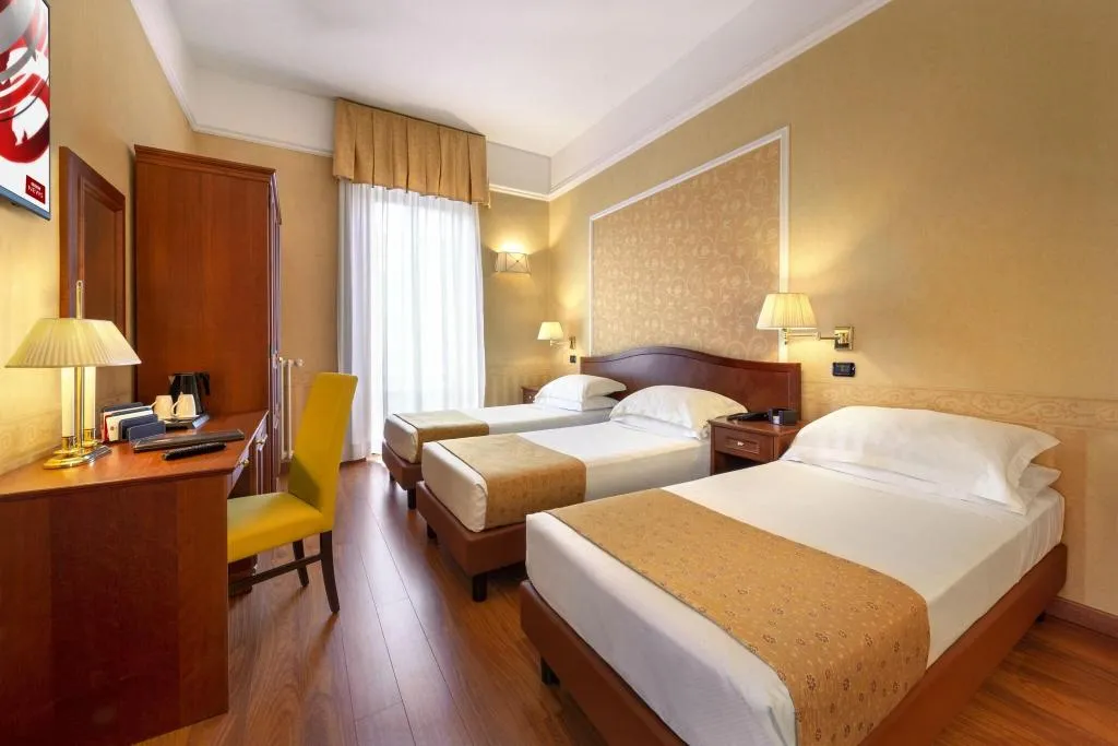 TRIPLE STANDARD Room, Lancaster Hotel, Milan