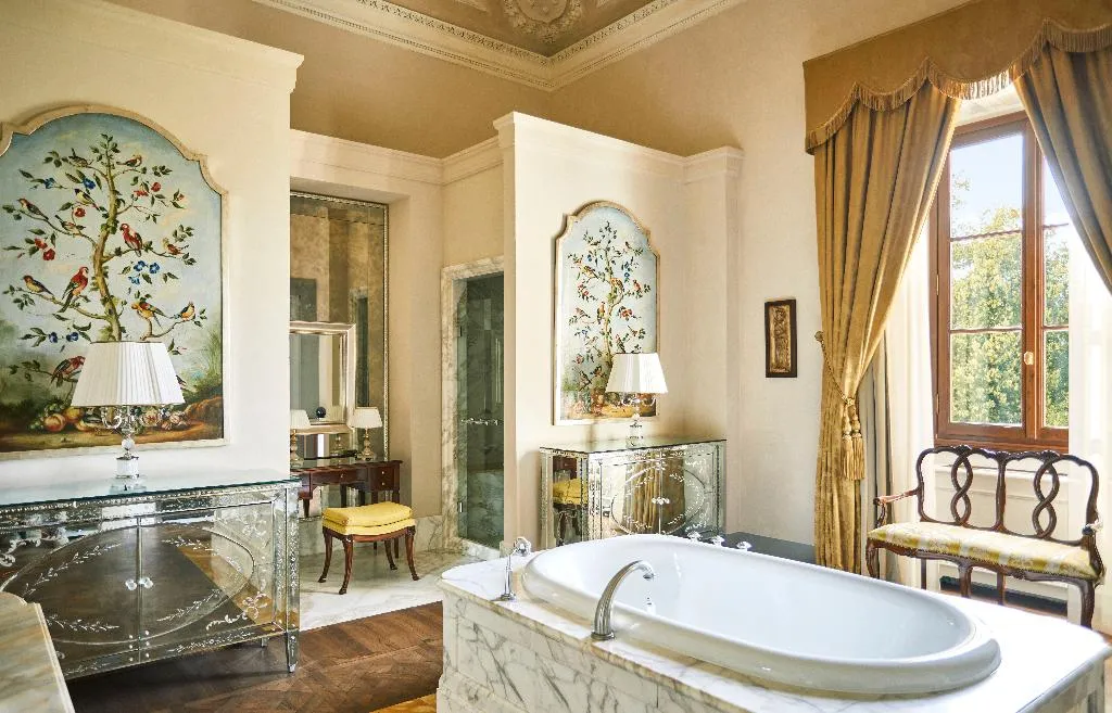SUITE KING SIZE BED Room, Four Seasons Hotel Firenze, Florence