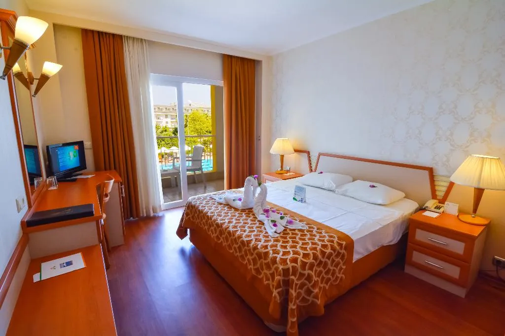 SINGLE POOL VIEW Room, Pine House Hotel, Antalya