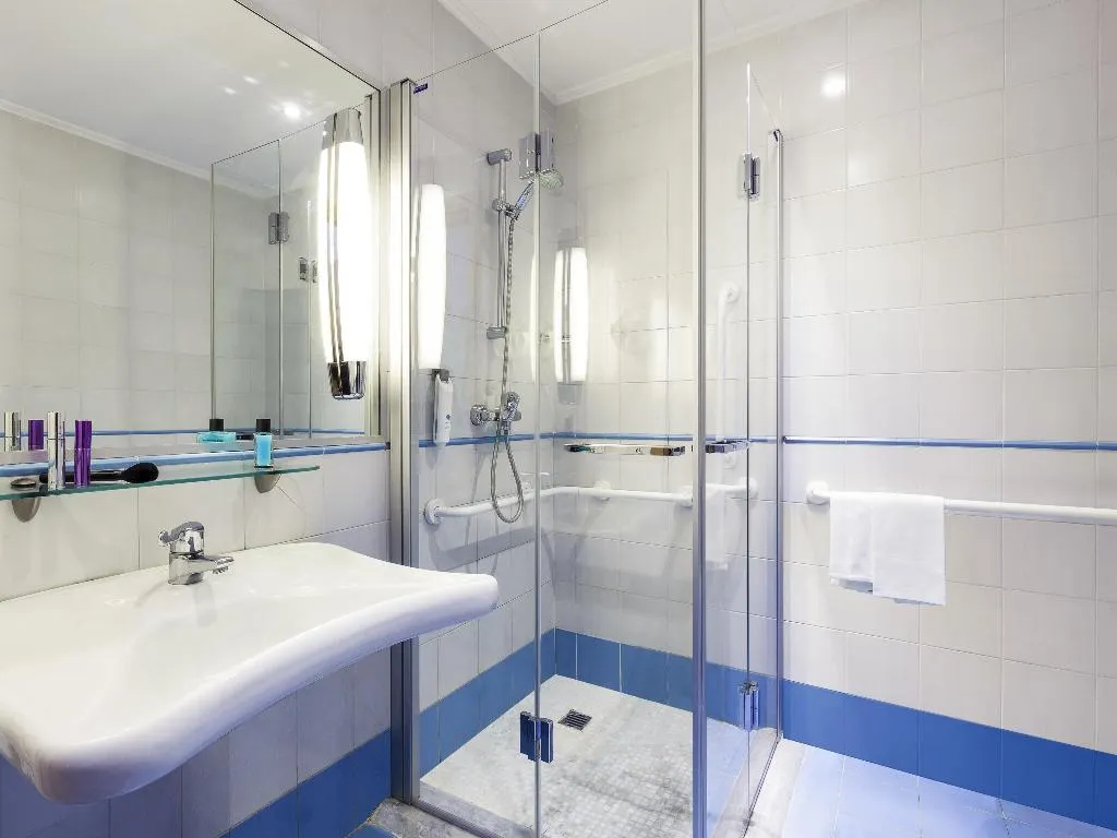 TRIPLE STANDARD Room, Ibis Styles Napoli Garibaldi, Naples