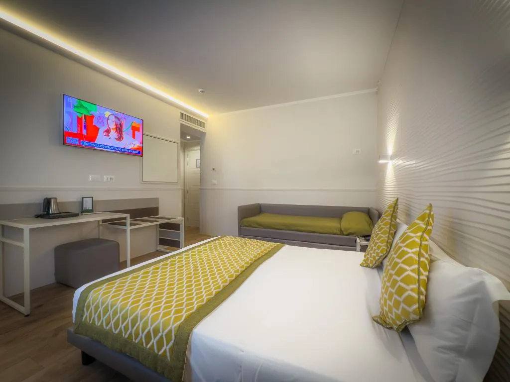 TRIPLE SUPERIOR Room, Marco Polo, Rome