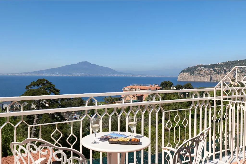 Double or Twin SEA VIEW Room, Grand Hotel De La Ville, Naples