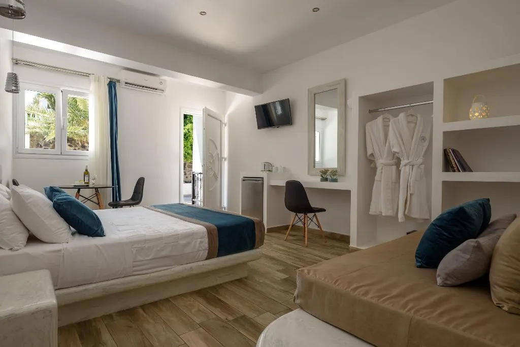 JUNIOR SUITE STANDARD Room, Oasis Suites Fira, Santorini