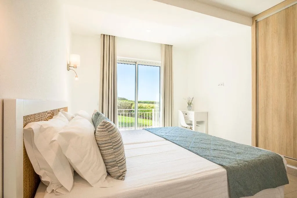 APARTMENT DELUXE OCEAN FRONT Room, Clube Porto Mós, Algarve
