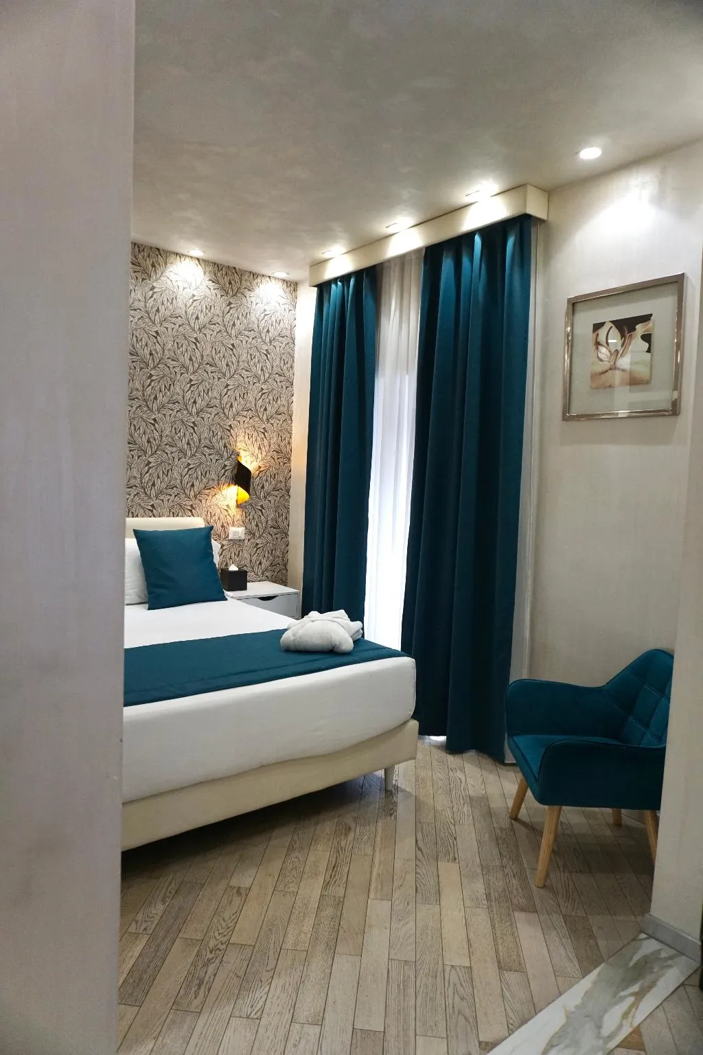 JUNIOR SUITE CAPACITY 3 Room, Caravita, Rome