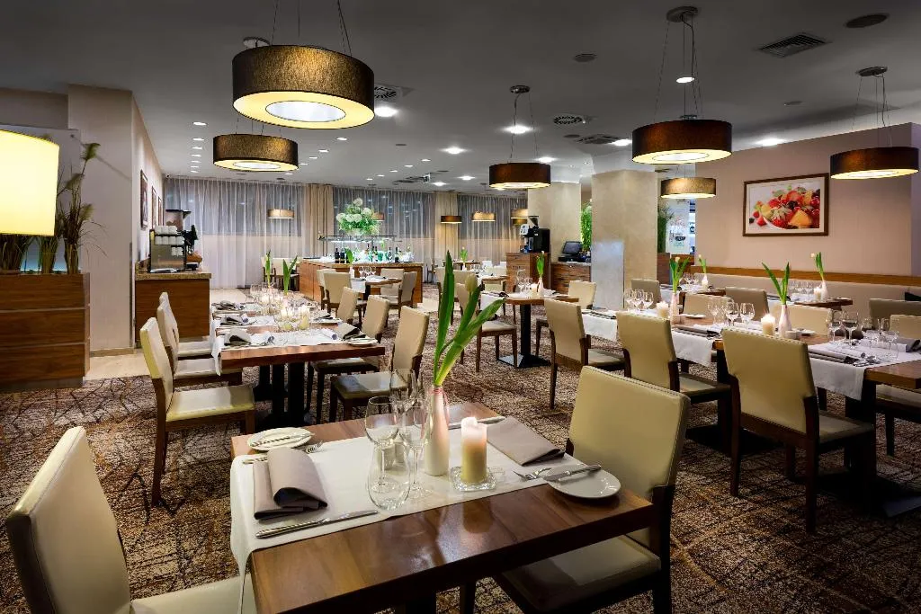 Restaurant, Hilton Garden Inn Krakow, Krakow