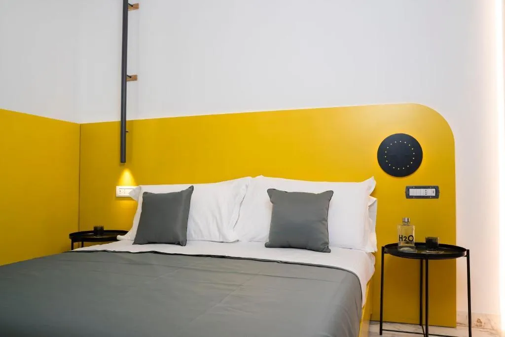 DOUBLE DELUXE WITH BALCONY Room, Rettifilo 311, Naples
