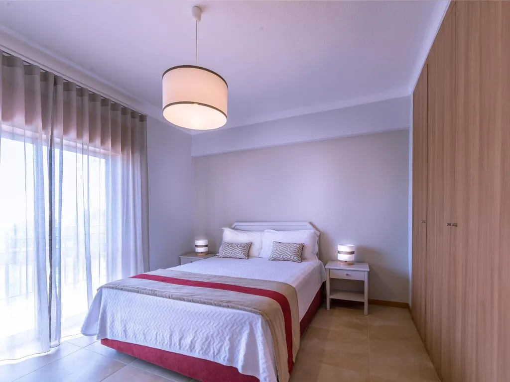 APARTMENT CAPACITY 4 TWO BEDROOMS Room, Flor Da Rocha, Algarve