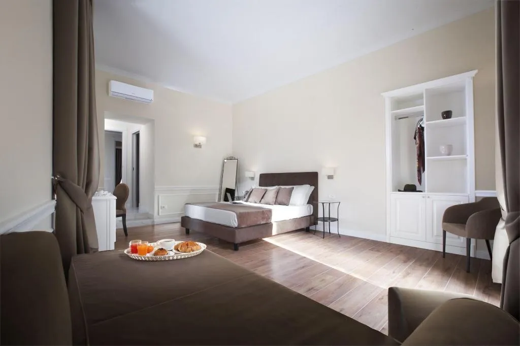 Room, La Fontanina Suites, Naples