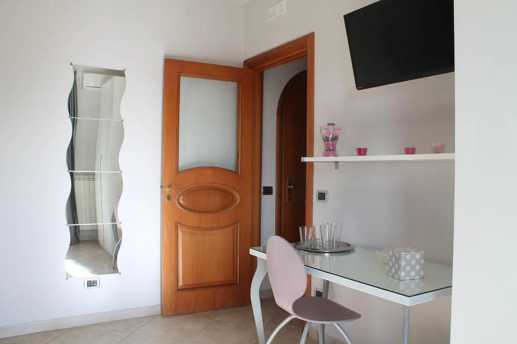 Room, Vesuvio Smiling, Naples