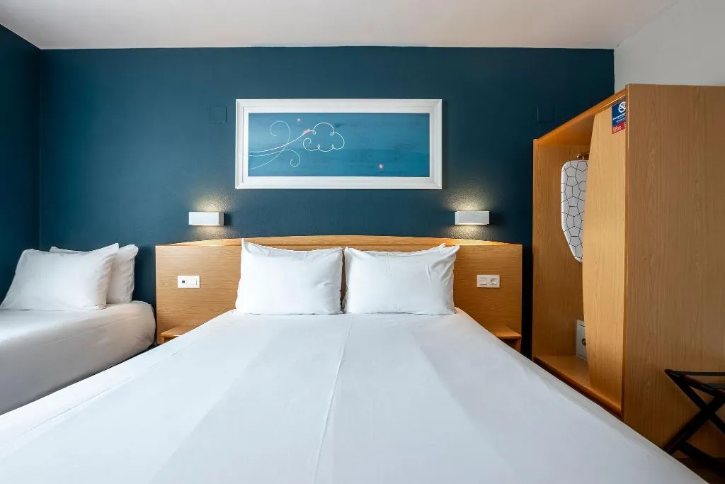 Double or Twin CAPACITY 3 Room, Travelodge Alicante Puerto, Costa Blanca