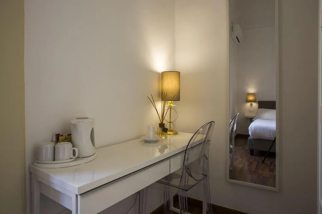 Room, Napoli Class, Naples