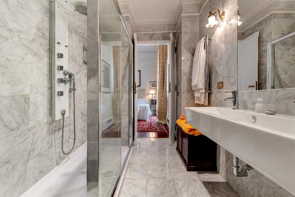 Double or Twin SUPERIOR Room, Grand Hotel Plaza, Rome