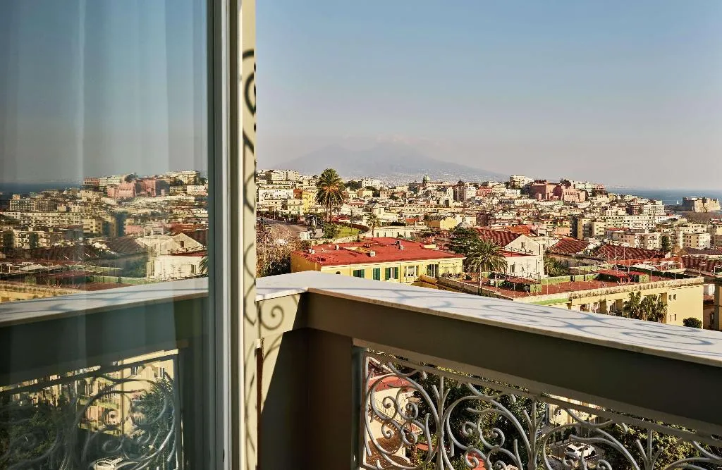 Room, de Bonart Naples-Curio Collection by Hilton, Naples