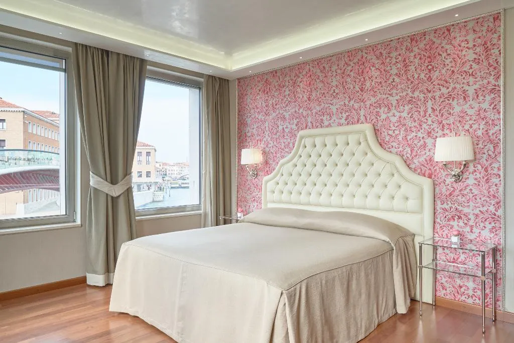 TWIN DELUXE CANAL VIEW Room, Santa Chiara, Venice