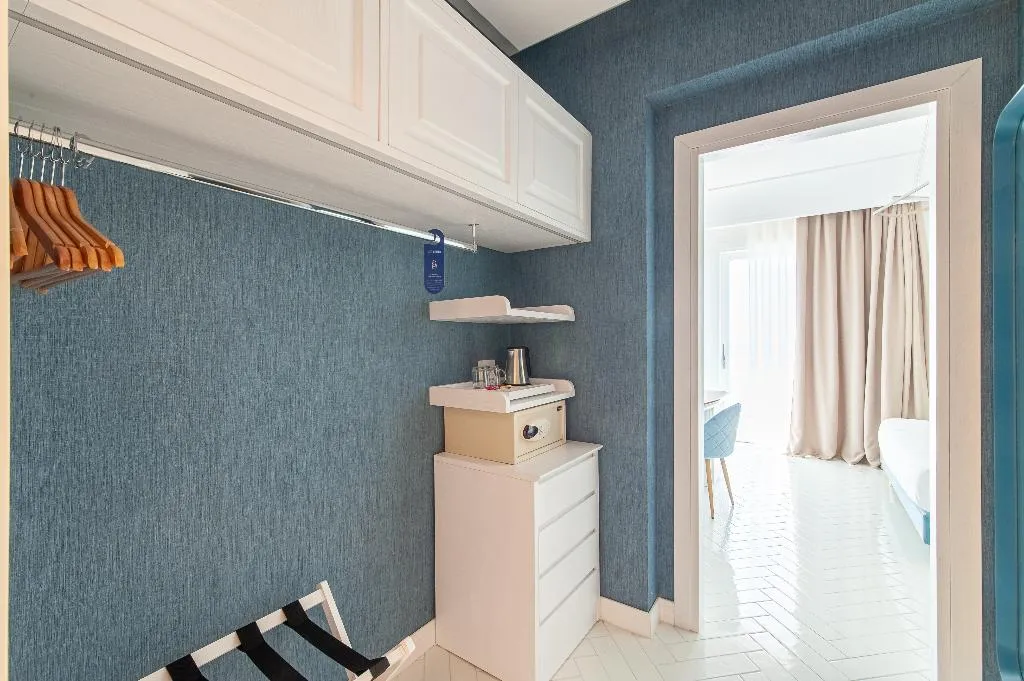DOUBLE DELUXE SEA VIEW WITH BALCONY Room, Hotel Club Due Torri, Naples