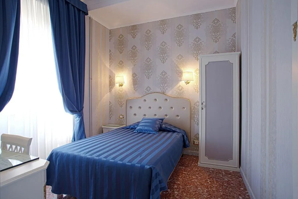 SINGLE CLASSIC Room, Navona Queen Rooftop, Rome