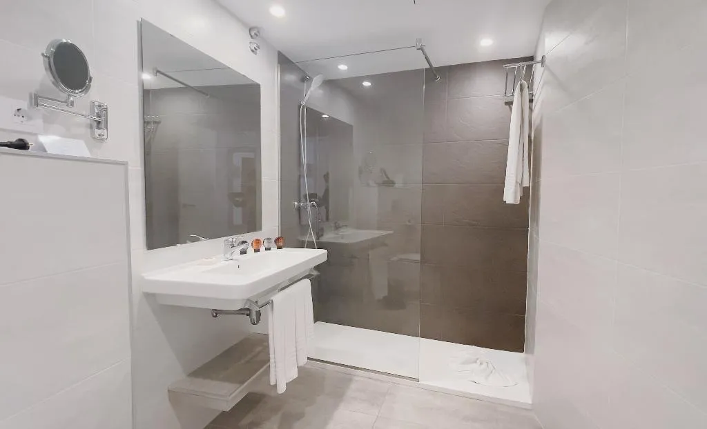 SUITE ONE BEDROOM ONE BATHROOM Room, Comitas Floramar, Menorca