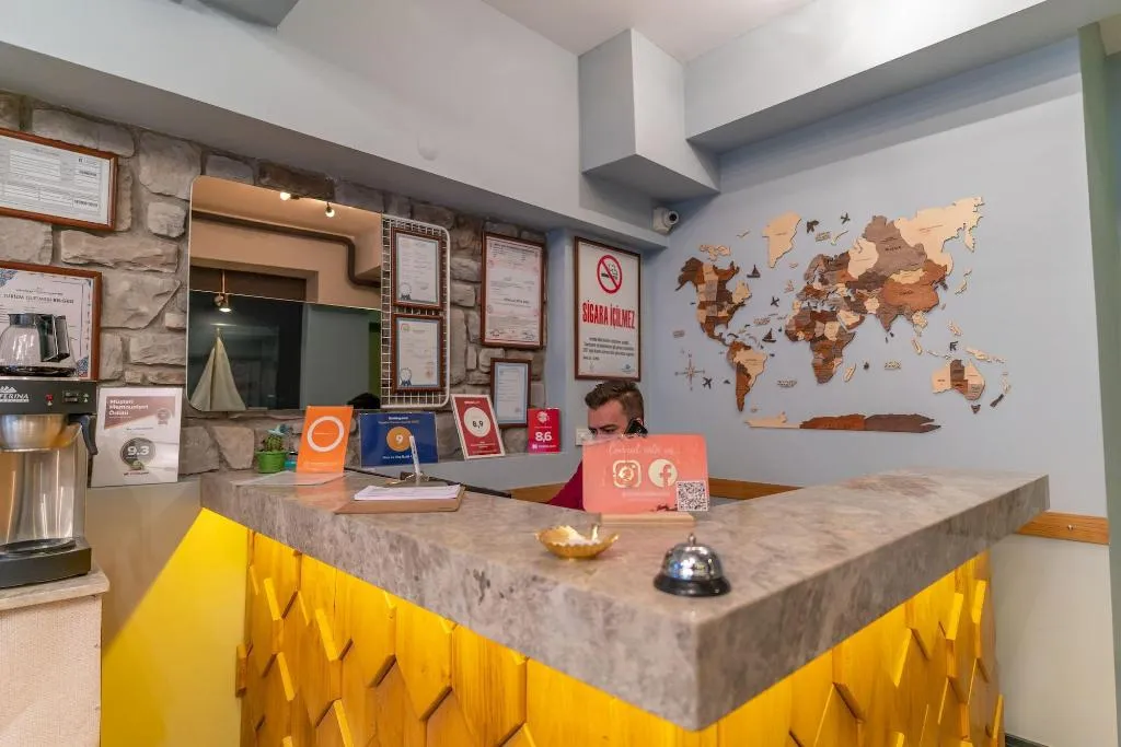 Lobby, Viva La Vita, Izmir