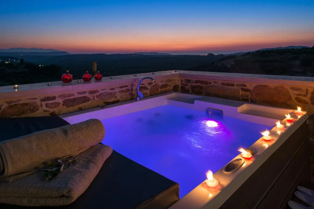 SUITE WITH JACUZZI Room, Lameriana Secret Village, Crete