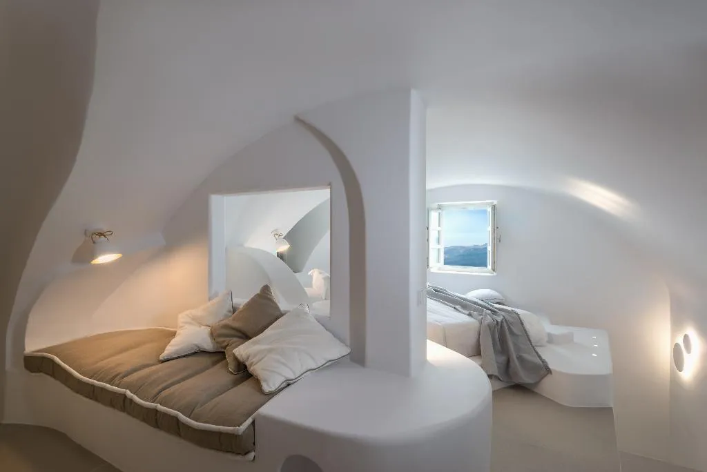 SUITE WITH JACUZZI Room, Nefeles Luxury Suites, Santorini