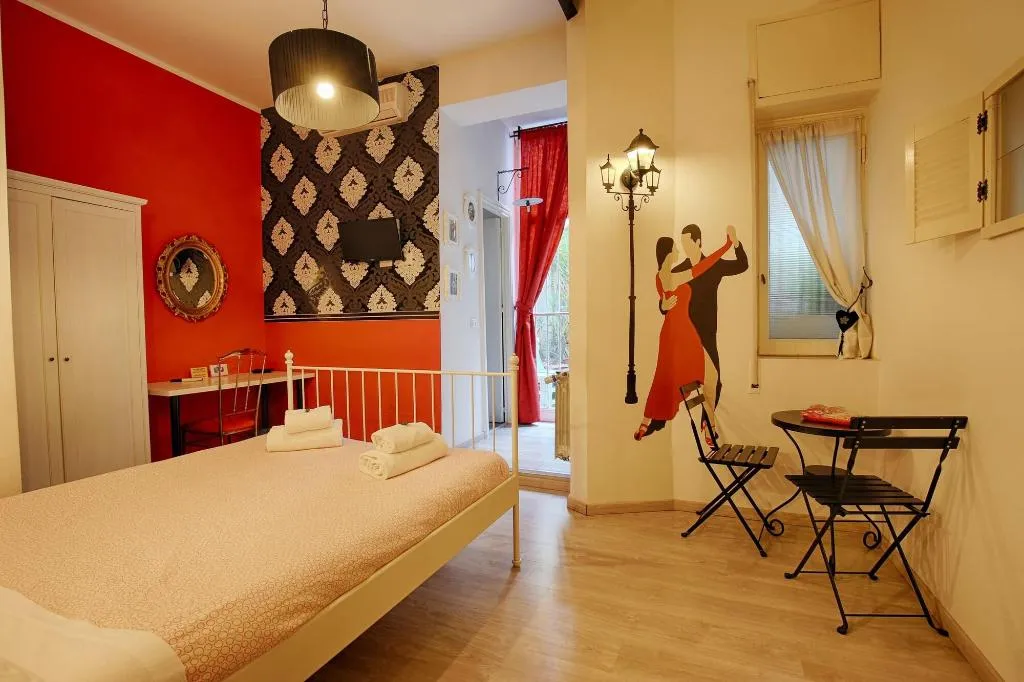 Room, Jet Lag, Naples