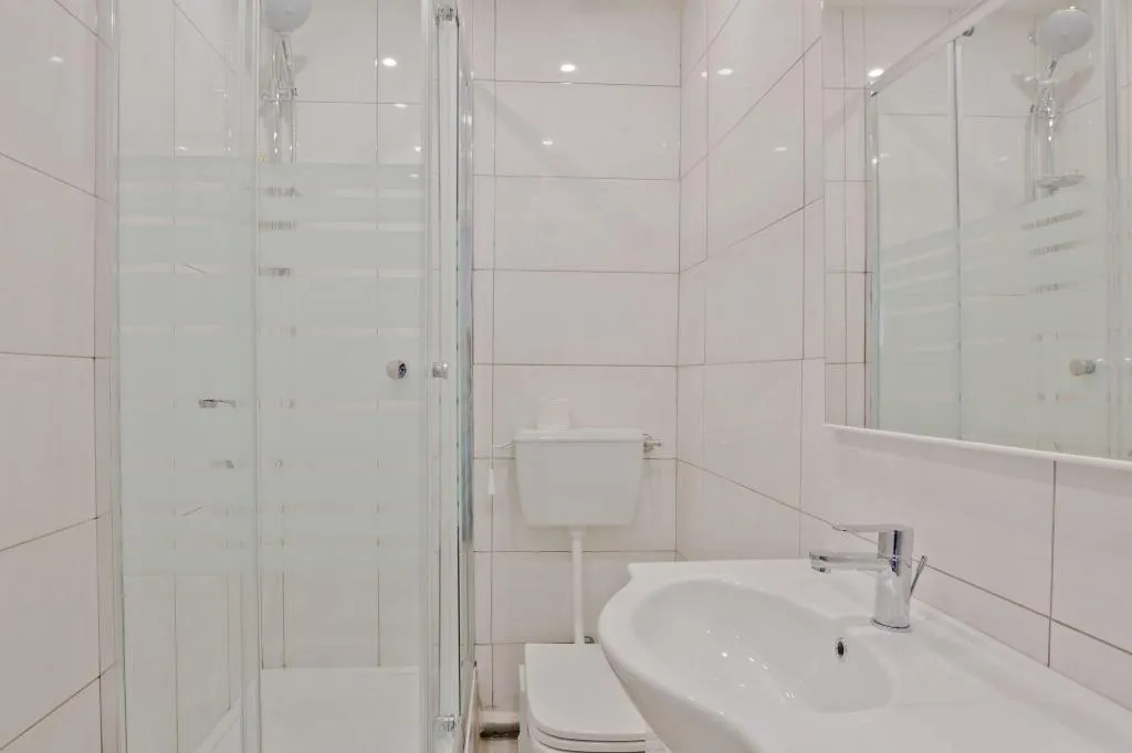 Room, Oscar 2, Naples