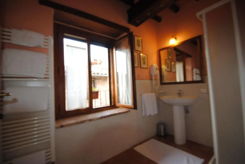 Room, Albergo Torre Sangiovanni, Perugia