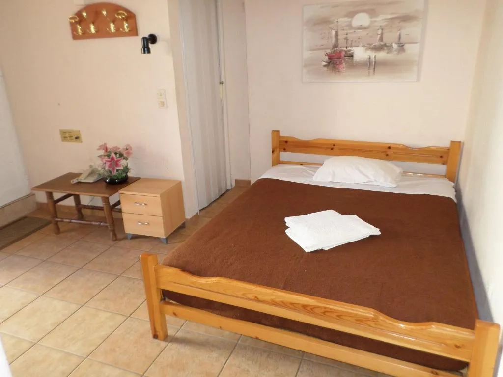 Room, Tina Economy Hotel, Crete