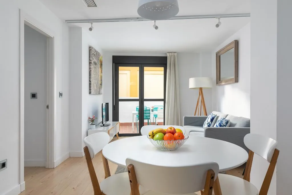 APARTMENT TWO BEDROOMS WITH TERRACE Room, Holiday Rentals Tempa Museo, Seville