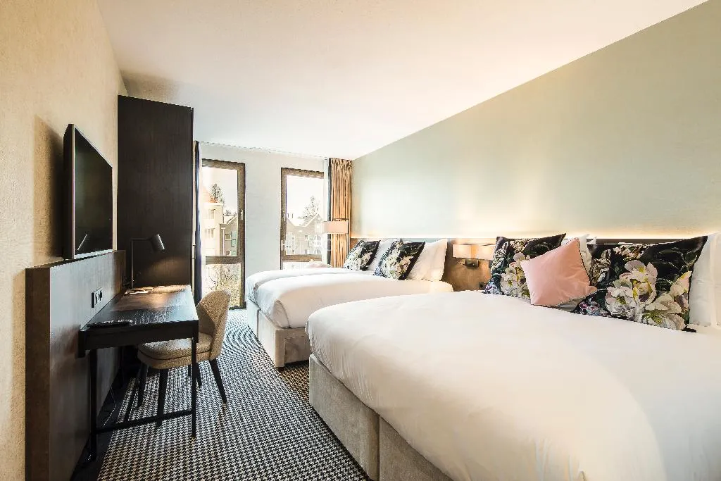 QUADRUPLE CANAL VIEW Room, Monet Garden Hotel Amsterdam, Amsterdam
