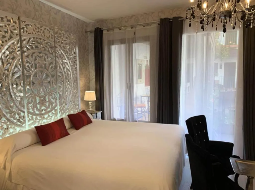 Room, El Rey Moro, Seville