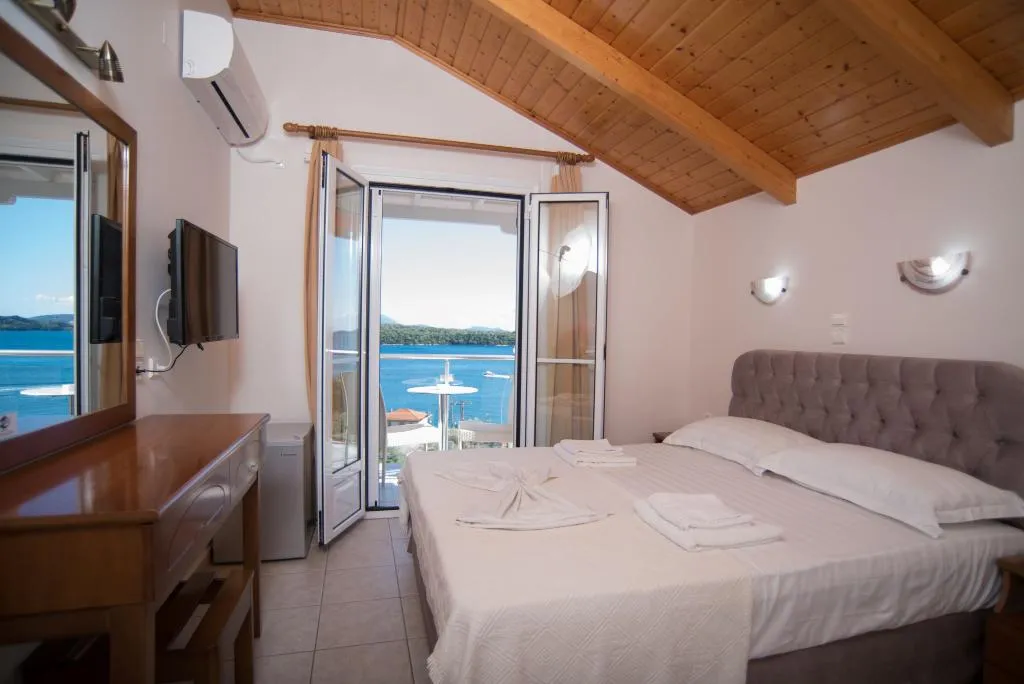 FAMILY ROOM DELUXE TWO BEDROOM Room, Hotel Oasis, Athens