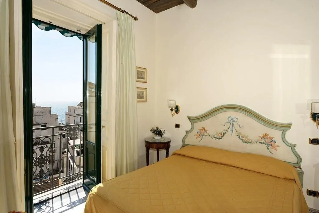 Room, Residenza Del Duca, Naples