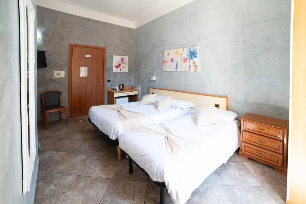 TRIPLE STANDARD Room, Angelica, Florence