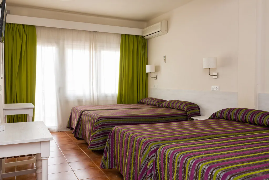 QUADRUPLE STANDARD Room, Sol y Miel, Costa Del Sol