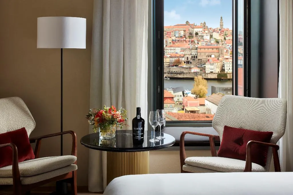 DOUBLE DELUXE RIVER VIEW Room, Tivoli Kopke Porto Gaia Hotel, Porto