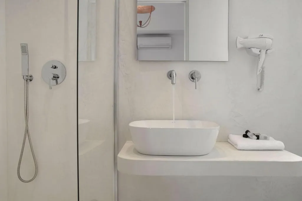 Room, Nama, Mykonos