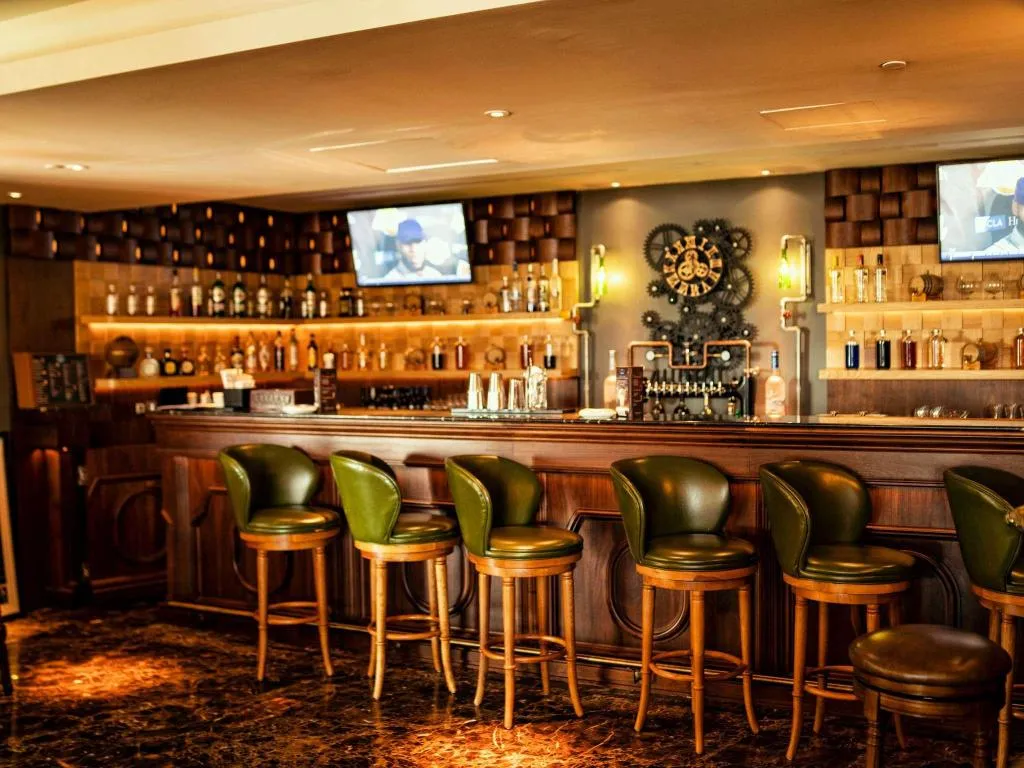 Bar, Sofitel Dubai The Palm, Dubai