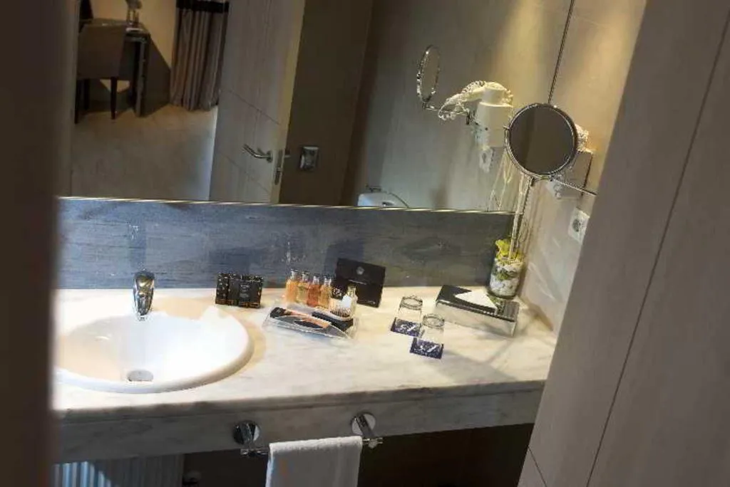 Room, Radisson RED Madrid, Madrid