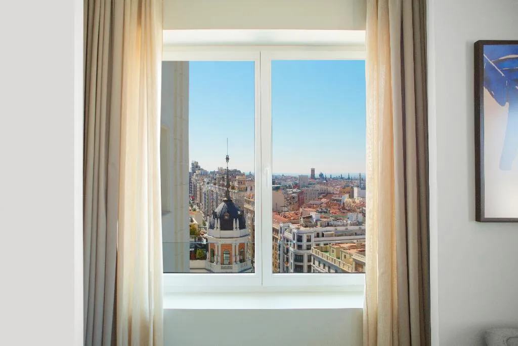 DOUBLE DELUXE WITH VIEWS Room, Hotel Riu Plaza España, Madrid