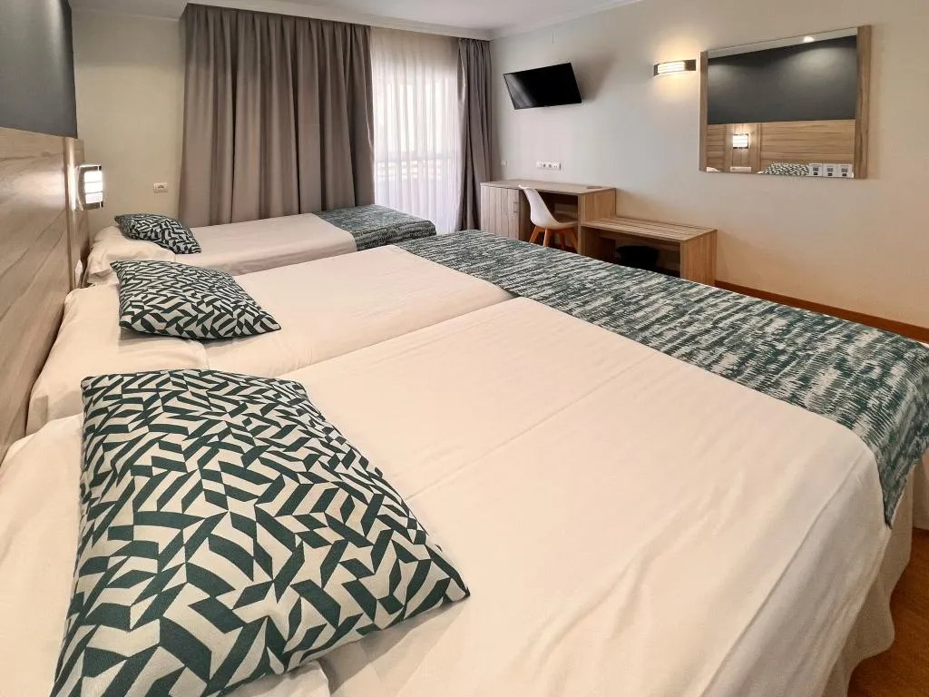 TRIPLE CLASSIC Room, Sercotel Maya Alicante, Costa Blanca
