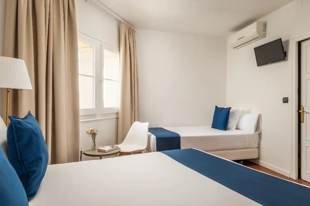 TRIPLE STANDARD Room, Medium sitges 1883, Costa Brava