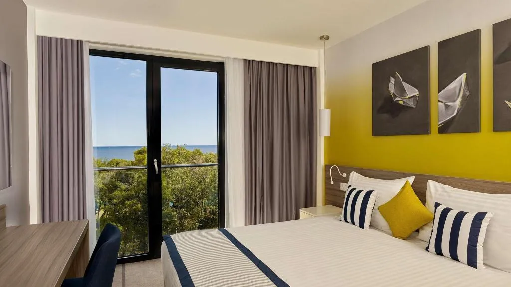 DOUBLE GUEST ROOM SEA VIEW Room, Park Plaza Arena Pula, Istria