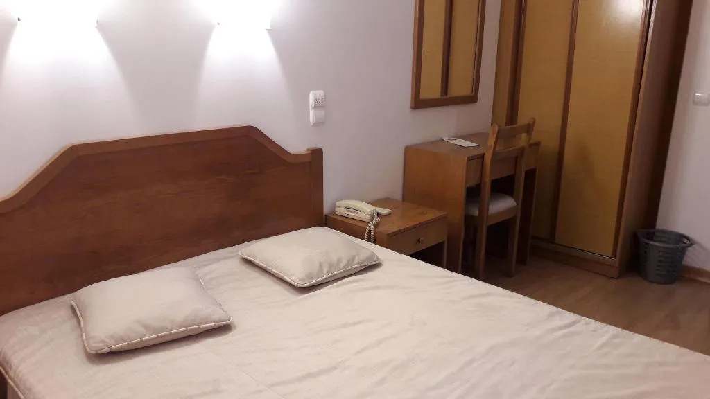 Room, Alicante, Lisbon